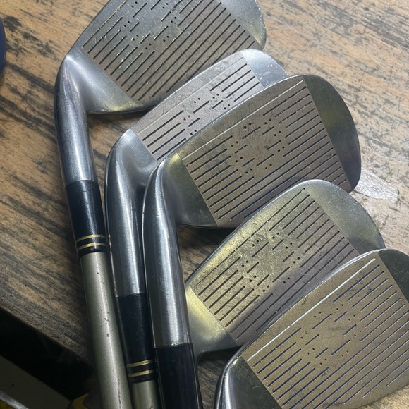 Ladies 5 Pc Iron Set Square Two LPGA In Right Hand
Graphite shafts - Picture 4 of 9